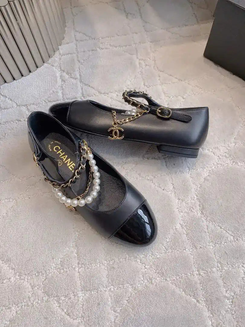 Chanel G46718 Mary Janes Lambskin Patent Calfskin Imitation Pearls & Metal C90300