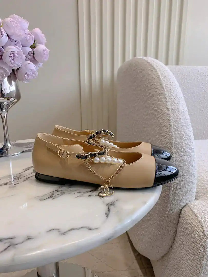 Chanel G46718 Mary Janes Lambskin Patent Calfskin Imitation Pearls & Metal C90301