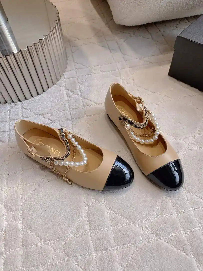 Chanel G46718 Mary Janes Lambskin Patent Calfskin Imitation Pearls & Metal C90301