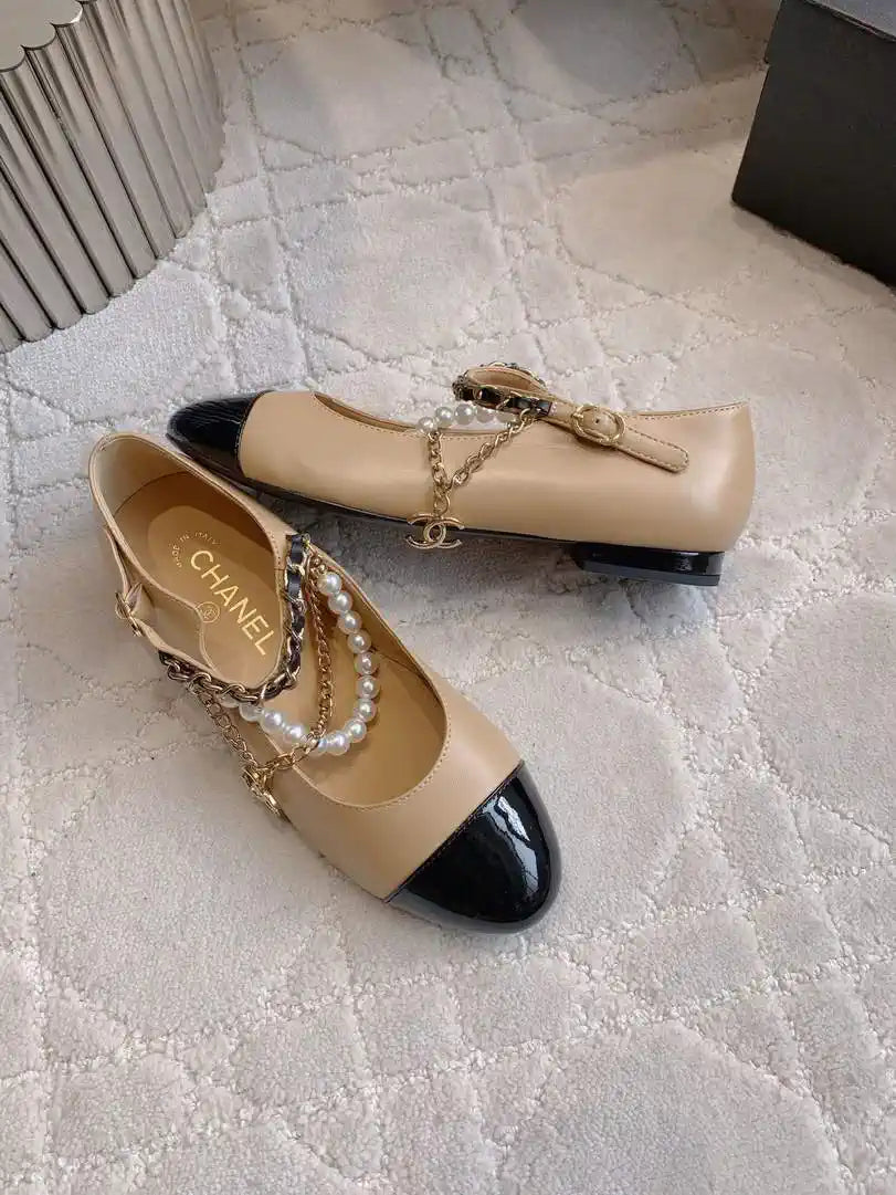 Chanel G46718 Mary Janes Lambskin Patent Calfskin Imitation Pearls & Metal C90301
