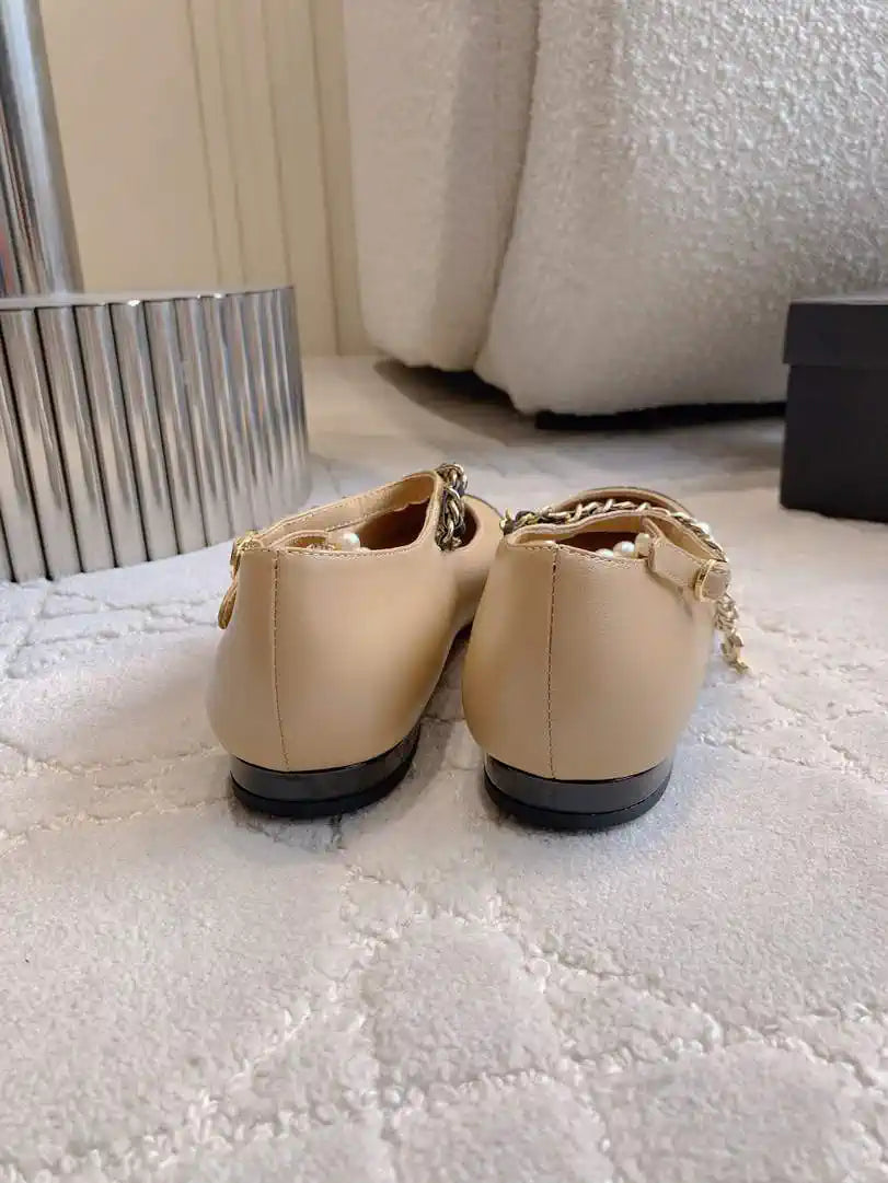 Chanel G46718 Mary Janes Lambskin Patent Calfskin Imitation Pearls & Metal C90301