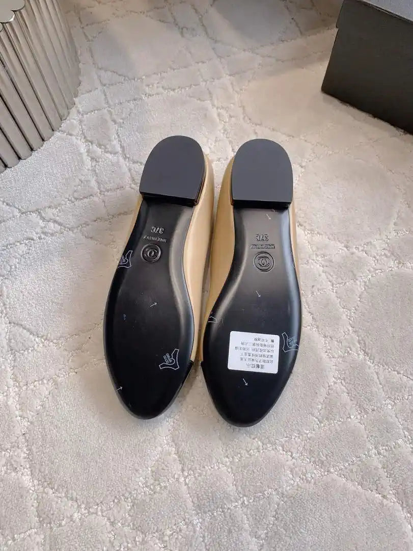Chanel G46718 Mary Janes Lambskin Patent Calfskin Imitation Pearls & Metal C90301