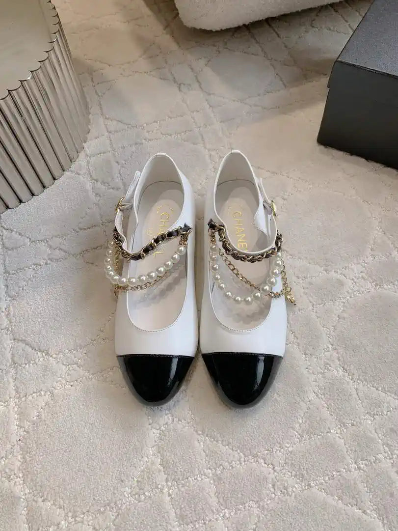 Chanel G46718 Mary Janes Lambskin Patent Calfskin Imitation Pearls & Metal C90302
