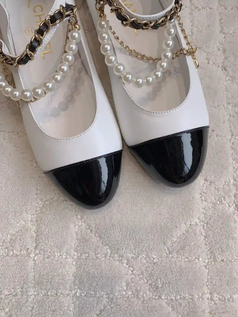 Chanel G46718 Mary Janes Lambskin Patent Calfskin Imitation Pearls & Metal C90302