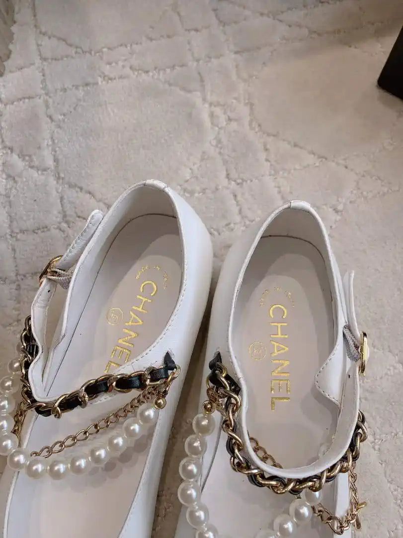 Chanel G46718 Mary Janes Lambskin Patent Calfskin Imitation Pearls & Metal C90302