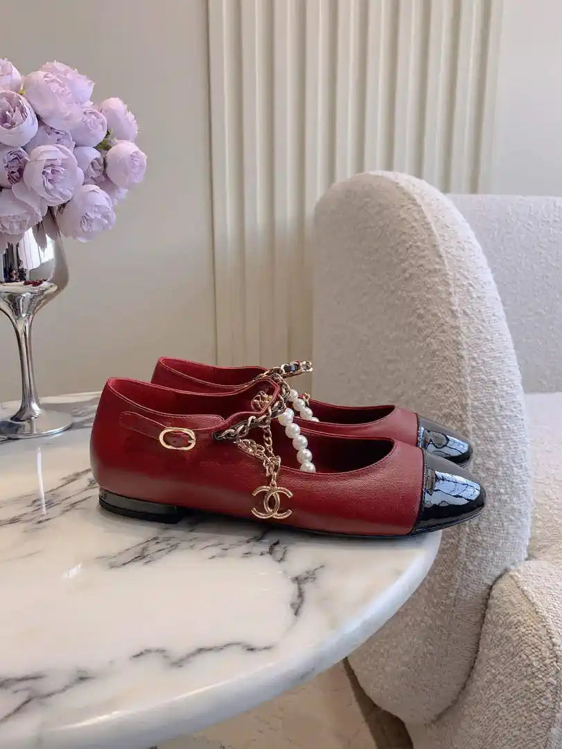 Chanel G46718 Mary Janes Lambskin Patent Calfskin Imitation Pearls & Metal C90304