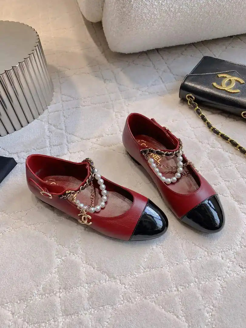 Chanel G46718 Mary Janes Lambskin Patent Calfskin Imitation Pearls & Metal C90304