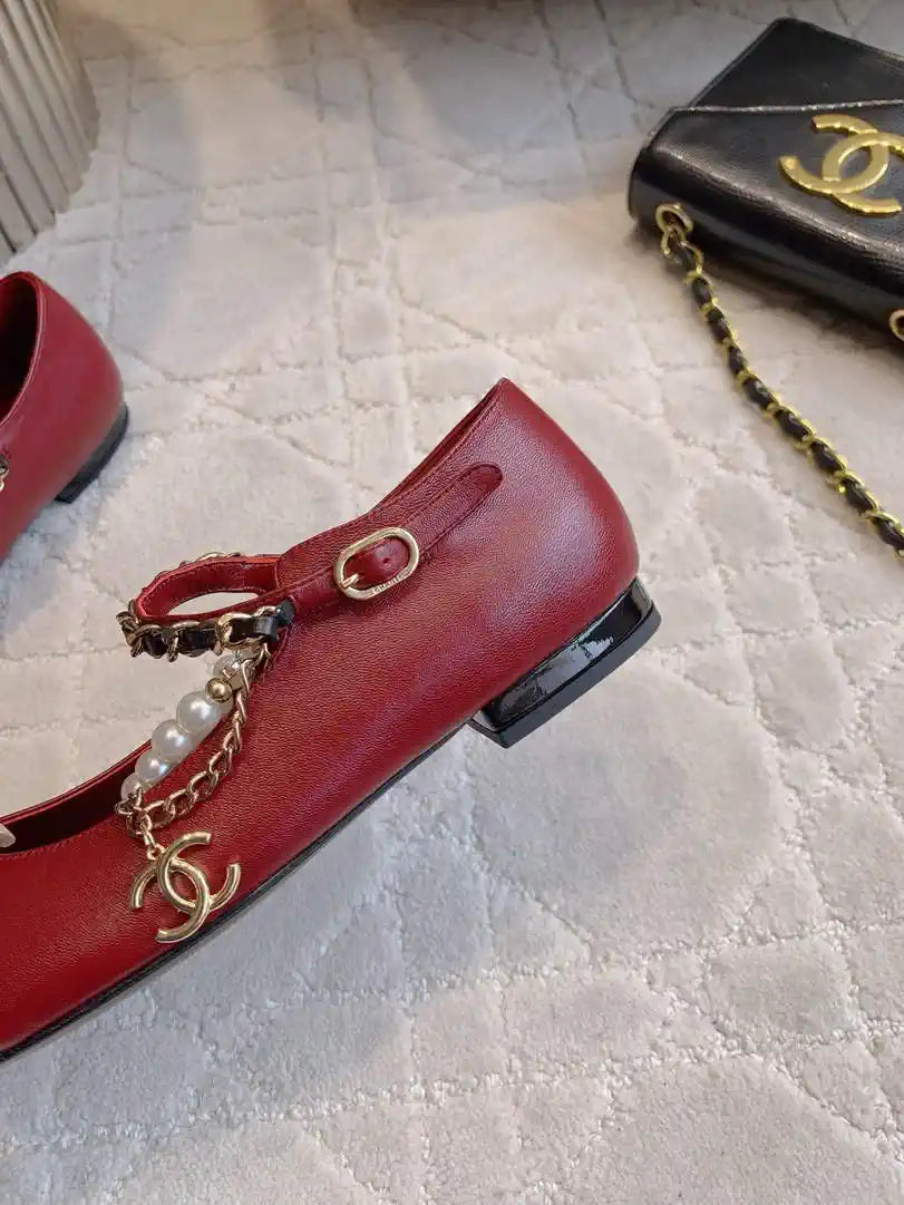 Chanel G46718 Mary Janes Lambskin Patent Calfskin Imitation Pearls & Metal C90304