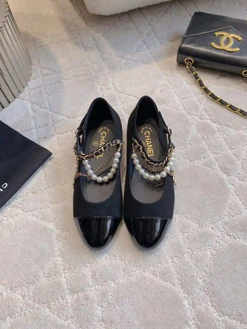 Chanel G46718 Mary Janes Lambskin Patent Calfskin Imitation Pearls & Metal C90305