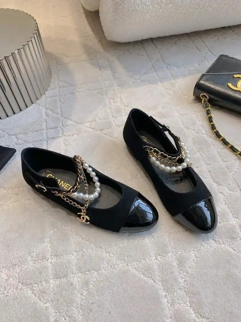 Chanel G46718 Mary Janes Lambskin Patent Calfskin Imitation Pearls & Metal C90305
