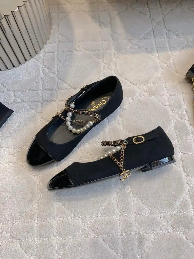Chanel G46718 Mary Janes Lambskin Patent Calfskin Imitation Pearls & Metal C90305