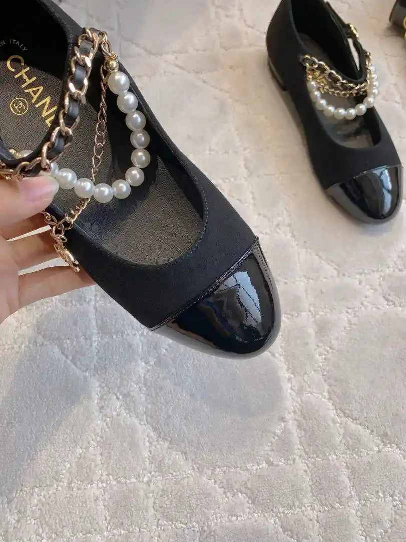 Chanel G46718 Mary Janes Lambskin Patent Calfskin Imitation Pearls & Metal C90305