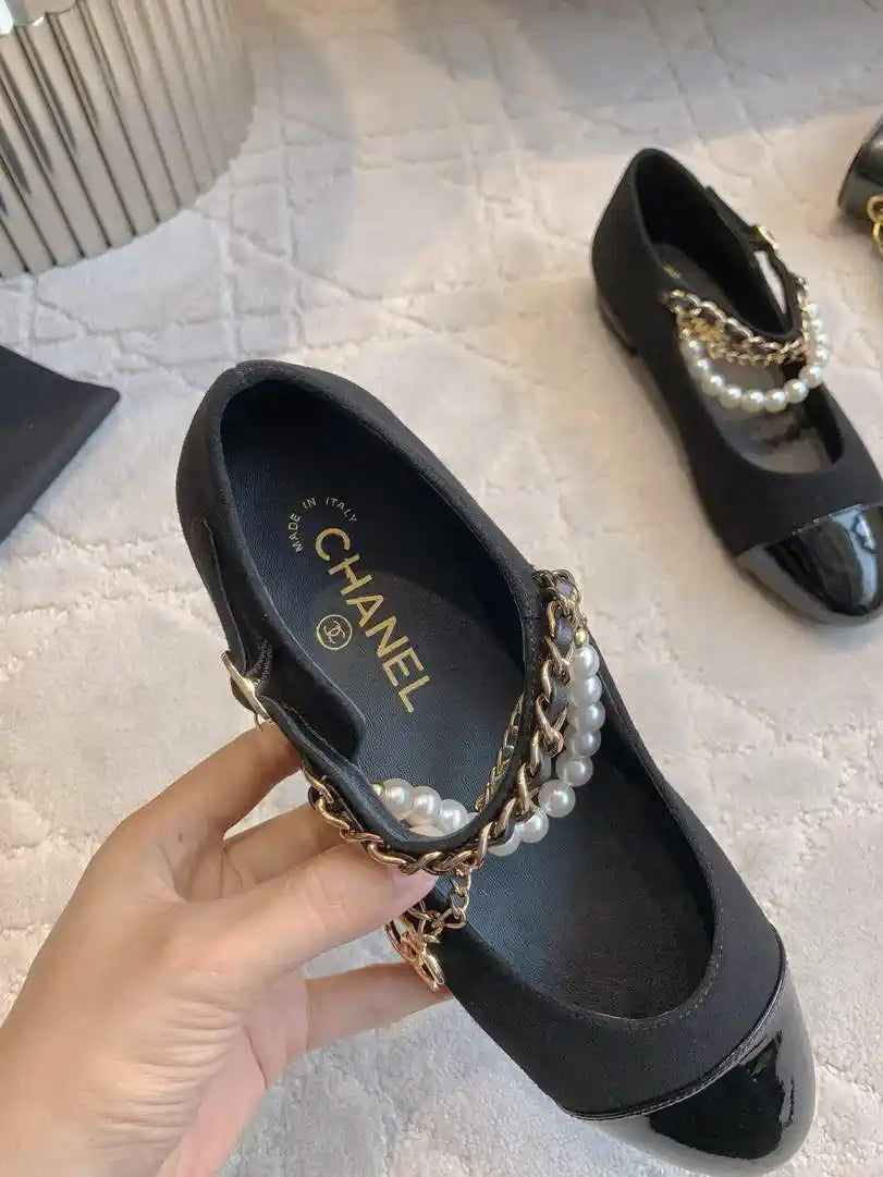 Chanel G46718 Mary Janes Lambskin Patent Calfskin Imitation Pearls & Metal C90305