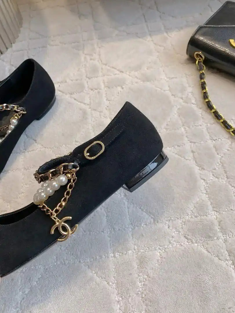 Chanel G46718 Mary Janes Lambskin Patent Calfskin Imitation Pearls & Metal C90305