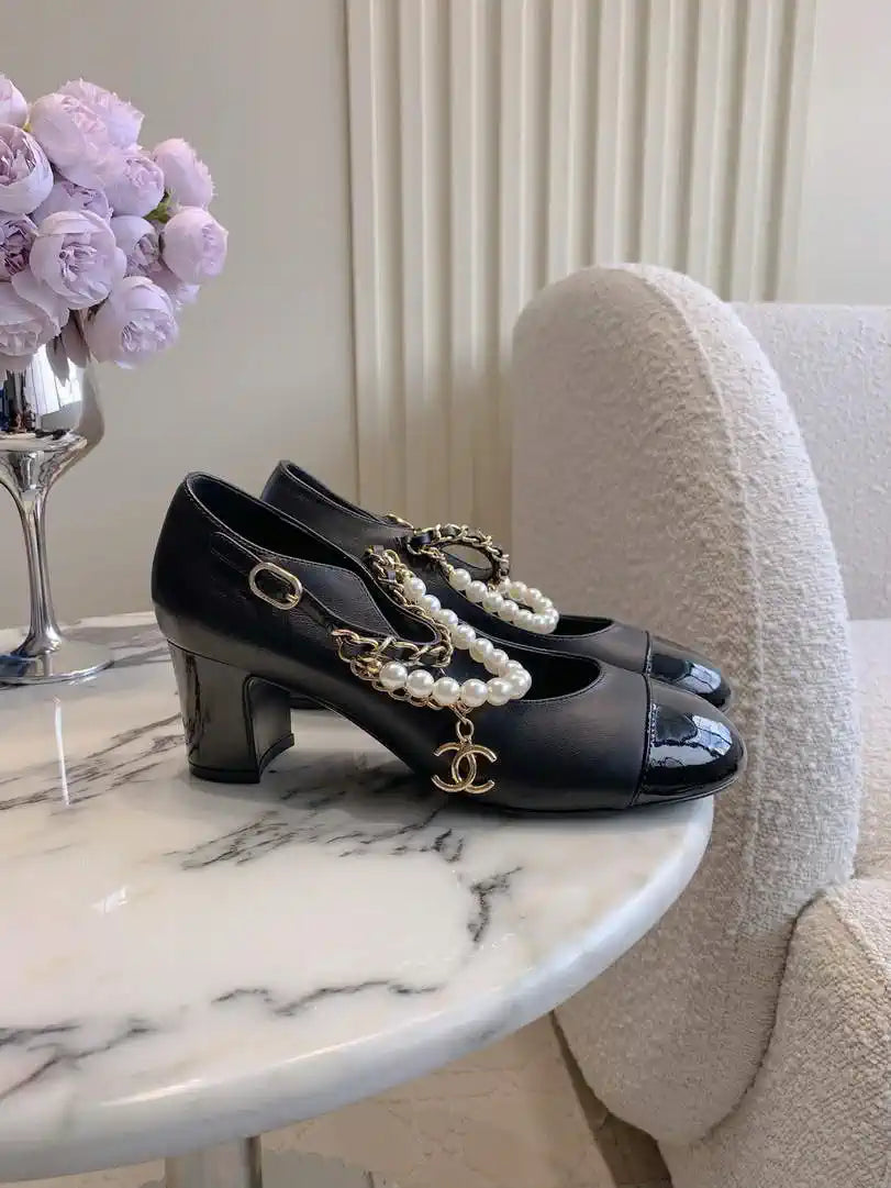 Chanel G46718 Mary Janes Lambskin Patent Calfskin Imitation Pearls & Metal C90307