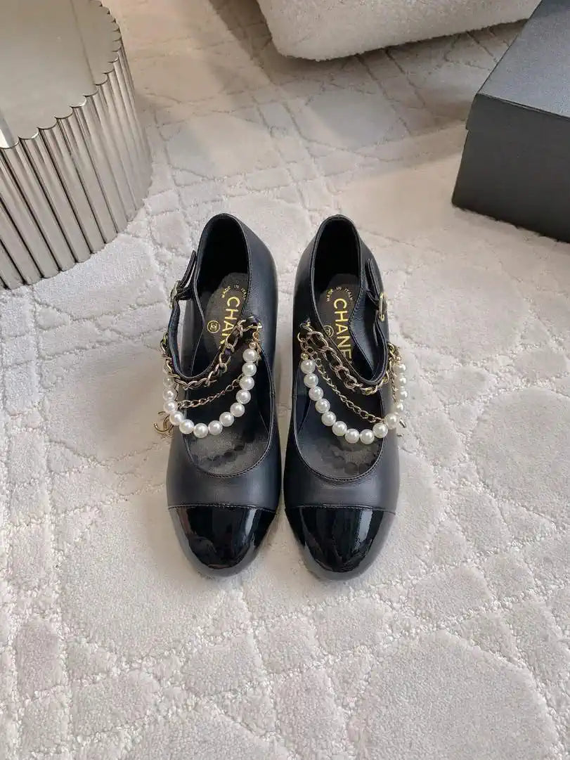 Chanel G46718 Mary Janes Lambskin Patent Calfskin Imitation Pearls & Metal C90307