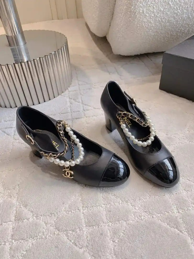 Chanel G46718 Mary Janes Lambskin Patent Calfskin Imitation Pearls & Metal C90307