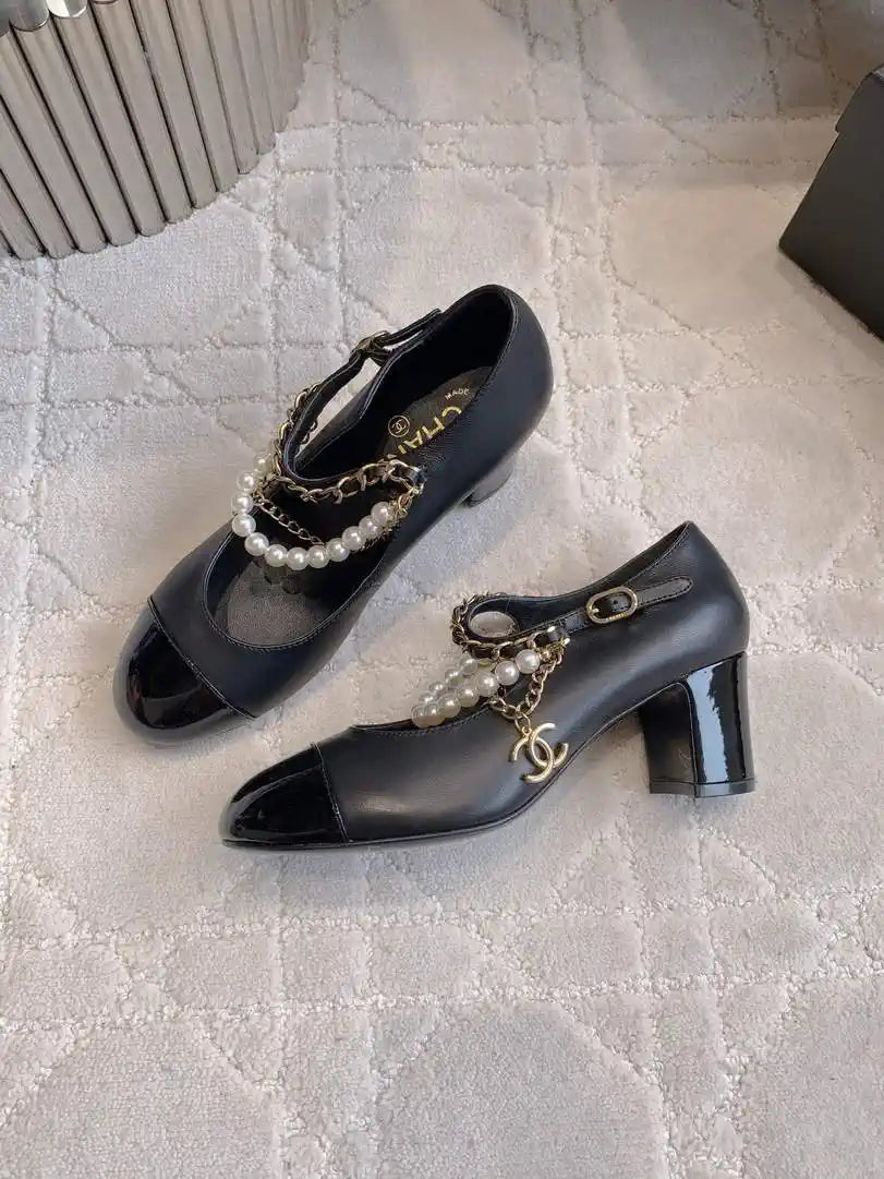 Chanel G46718 Mary Janes Lambskin Patent Calfskin Imitation Pearls & Metal C90307