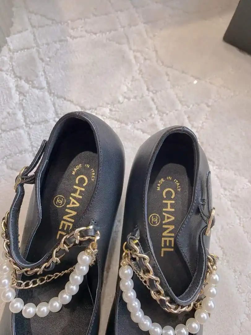 Chanel G46718 Mary Janes Lambskin Patent Calfskin Imitation Pearls & Metal C90307
