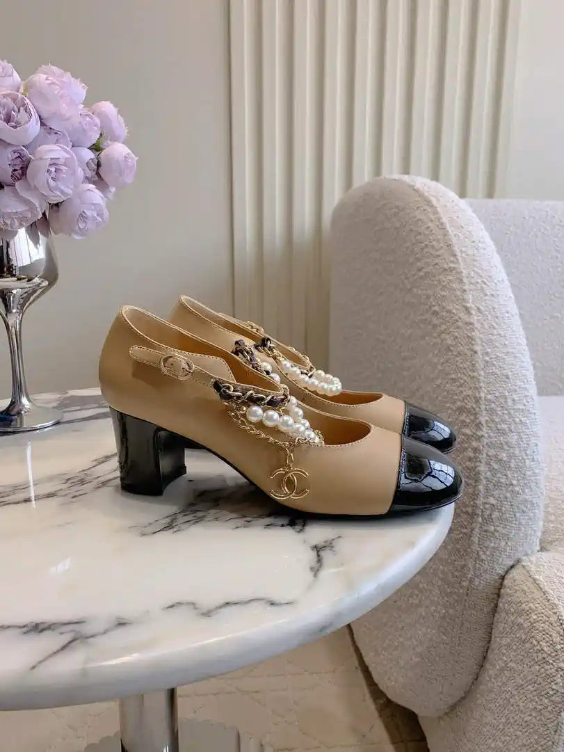 Chanel G46718 Mary Janes Lambskin Patent Calfskin Imitation Pearls & Metal C90308