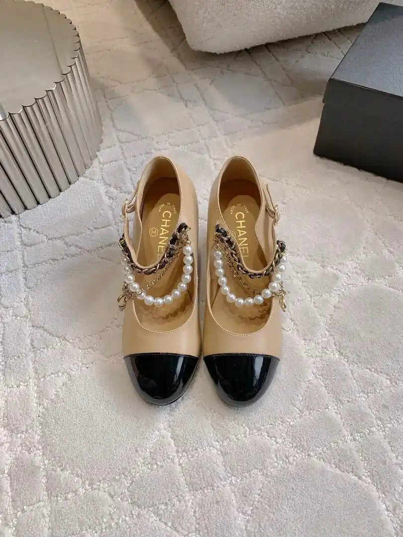 Chanel G46718 Mary Janes Lambskin Patent Calfskin Imitation Pearls & Metal C90308