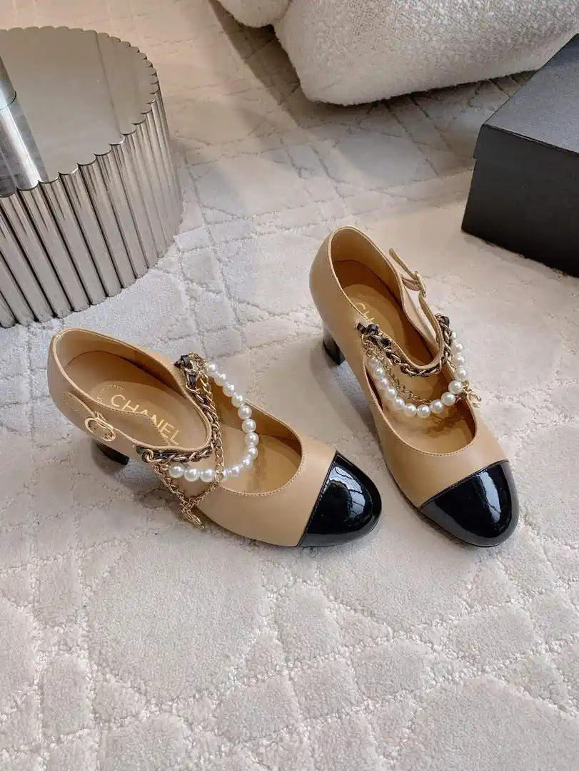 Chanel G46718 Mary Janes Lambskin Patent Calfskin Imitation Pearls & Metal C90308