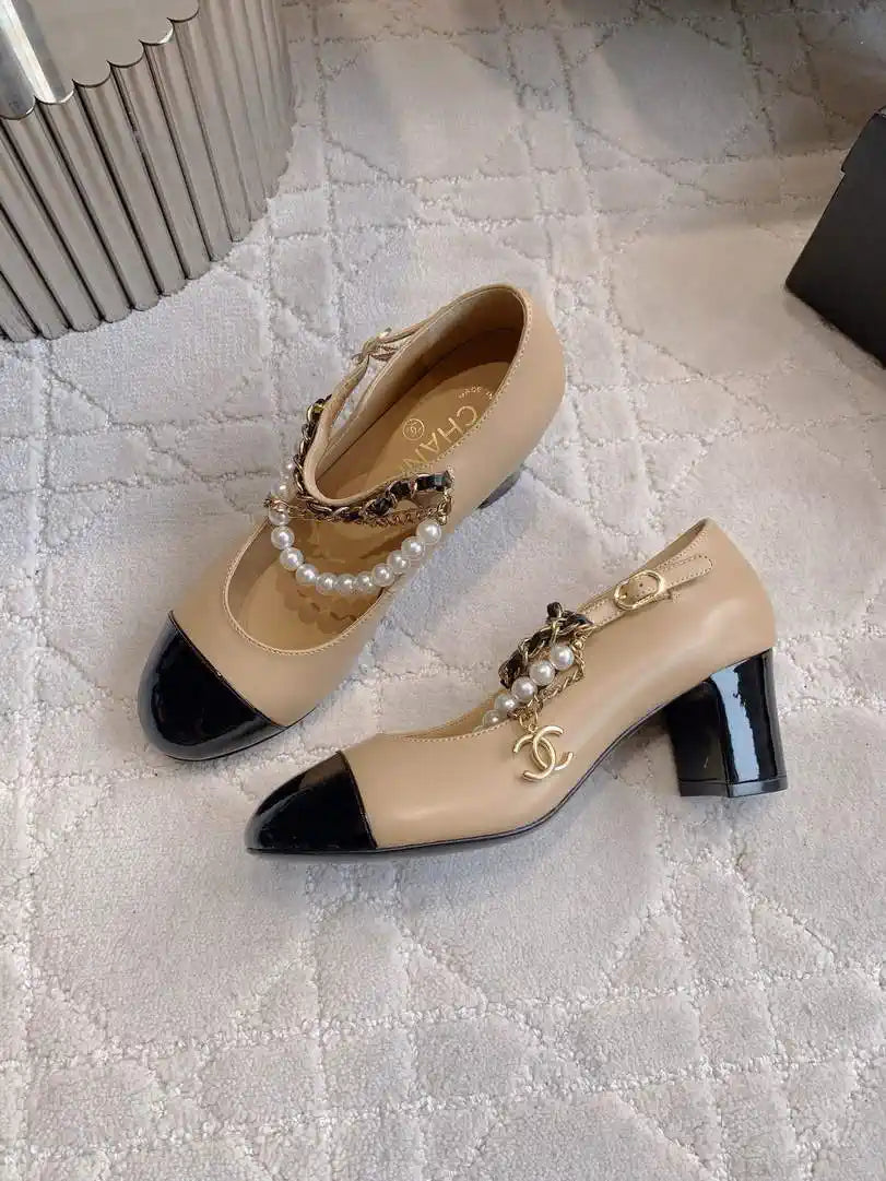 Chanel G46718 Mary Janes Lambskin Patent Calfskin Imitation Pearls & Metal C90308