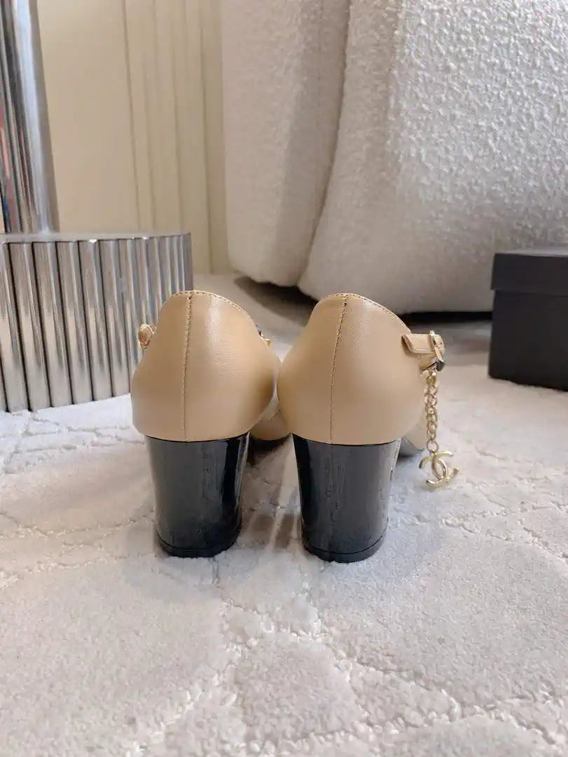 Chanel G46718 Mary Janes Lambskin Patent Calfskin Imitation Pearls & Metal C90308