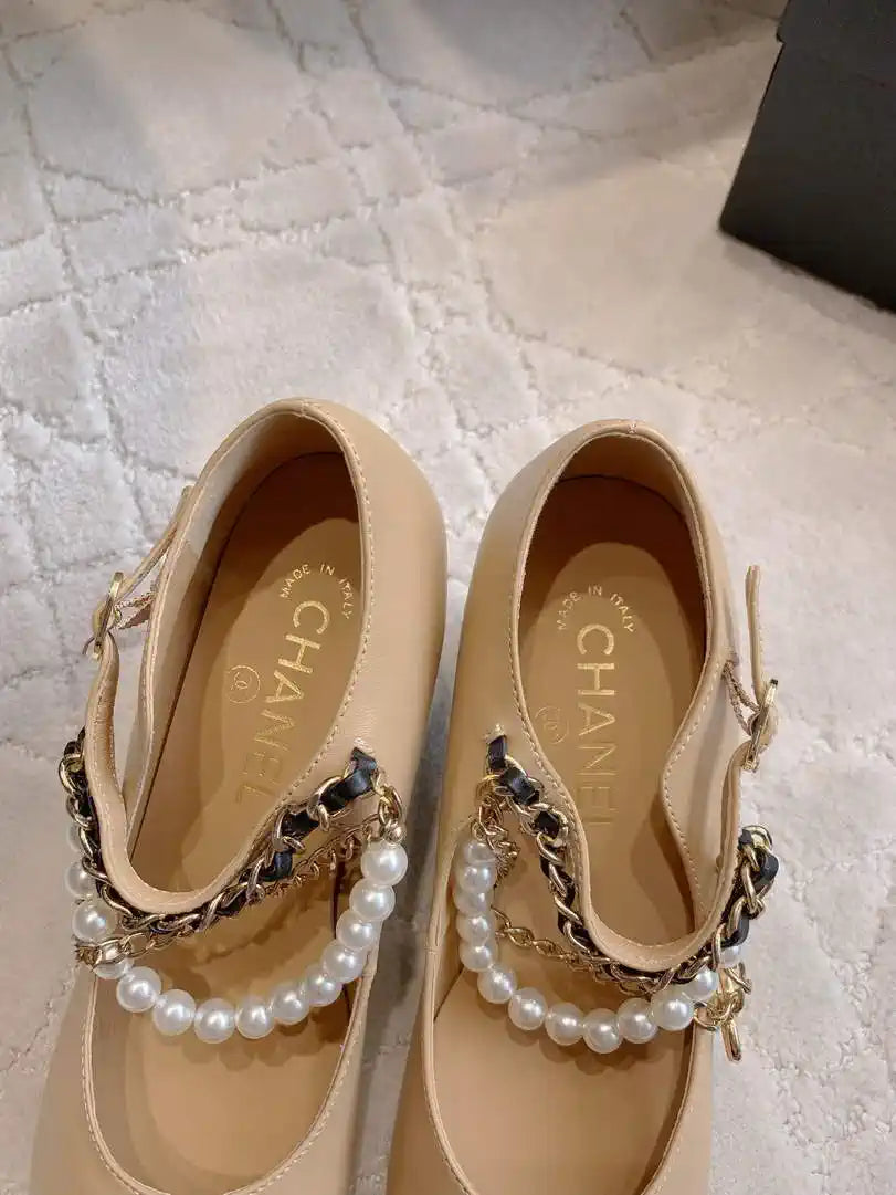 Chanel G46718 Mary Janes Lambskin Patent Calfskin Imitation Pearls & Metal C90308
