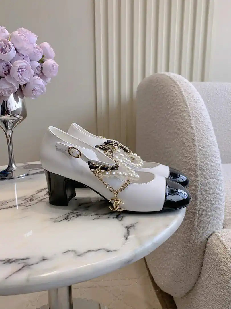 Chanel G46718 Mary Janes Lambskin Patent Calfskin Imitation Pearls & Metal C90309