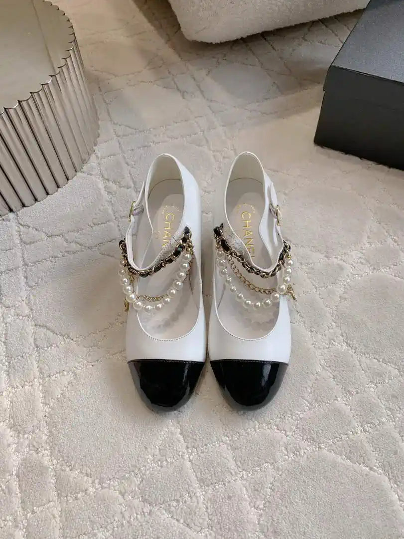 Chanel G46718 Mary Janes Lambskin Patent Calfskin Imitation Pearls & Metal C90309