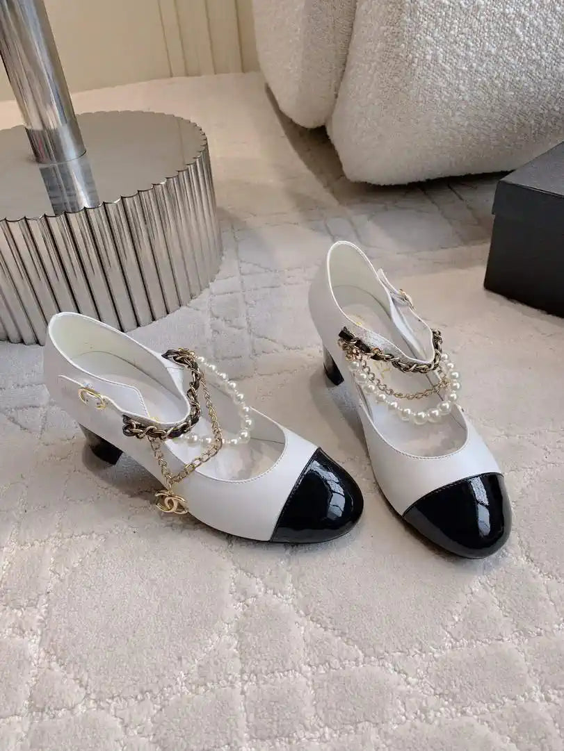 Chanel G46718 Mary Janes Lambskin Patent Calfskin Imitation Pearls & Metal C90309