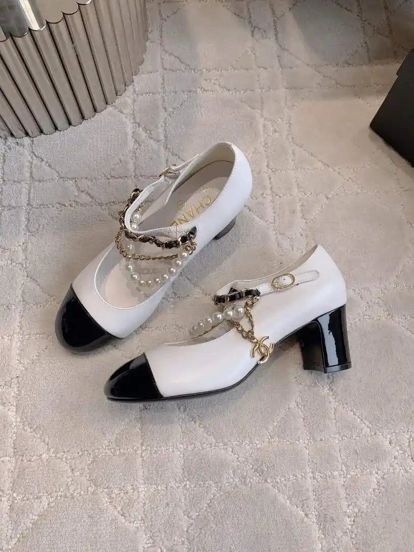 Chanel G46718 Mary Janes Lambskin Patent Calfskin Imitation Pearls & Metal C90309