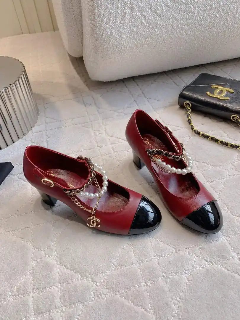 Chanel G46718 Mary Janes Lambskin Patent Calfskin Imitation Pearls & Metal C90310