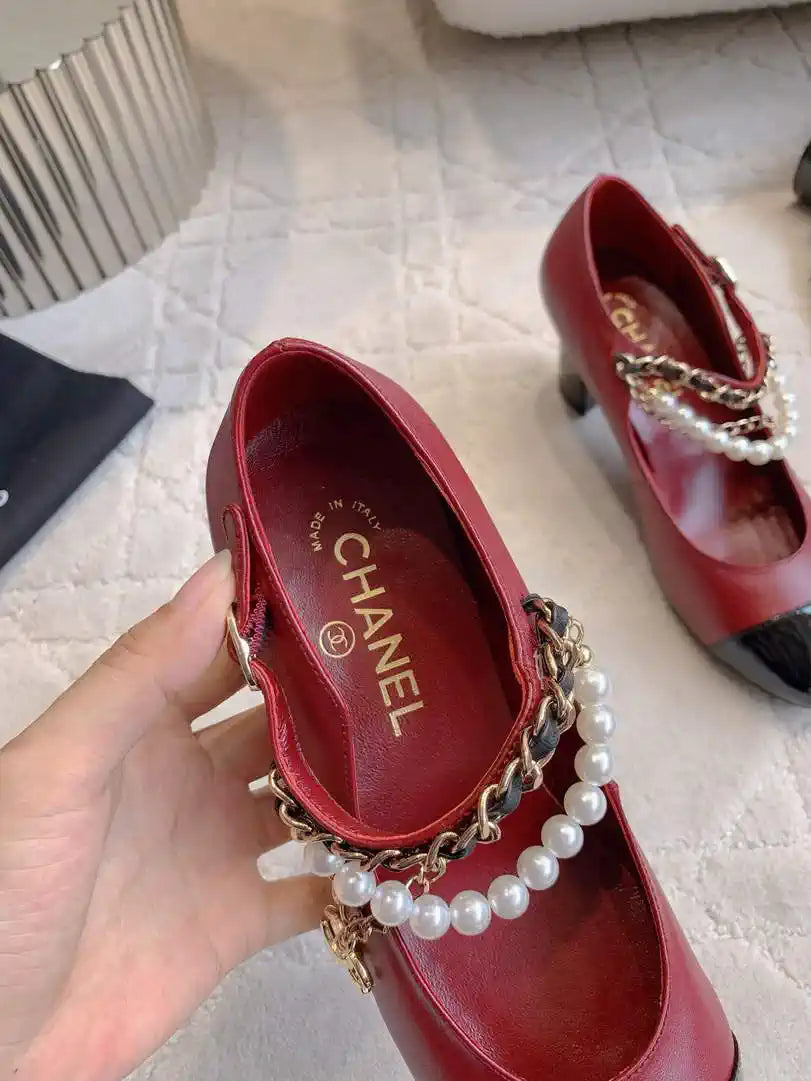 Chanel G46718 Mary Janes Lambskin Patent Calfskin Imitation Pearls & Metal C90310