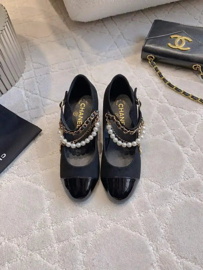 Chanel G46718 Mary Janes Lambskin Patent Calfskin Imitation Pearls & Metal C90311