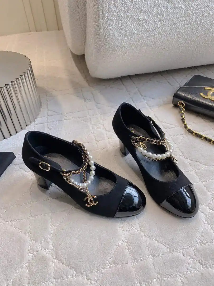 Chanel G46718 Mary Janes Lambskin Patent Calfskin Imitation Pearls & Metal C90311