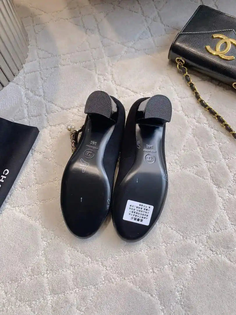 Chanel G46718 Mary Janes Lambskin Patent Calfskin Imitation Pearls & Metal C90311