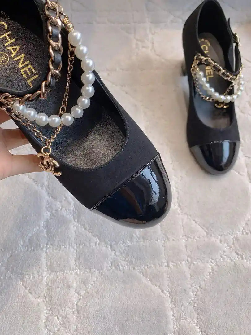 Chanel G46718 Mary Janes Lambskin Patent Calfskin Imitation Pearls & Metal C90311