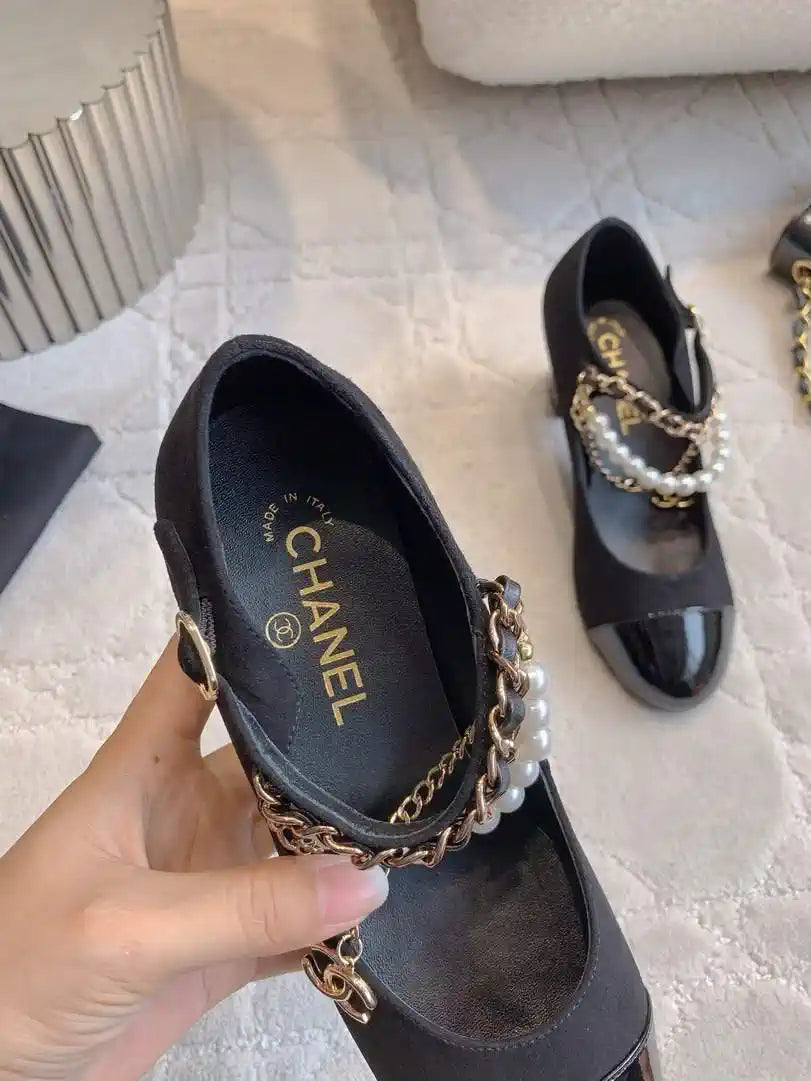 Chanel G46718 Mary Janes Lambskin Patent Calfskin Imitation Pearls & Metal C90311