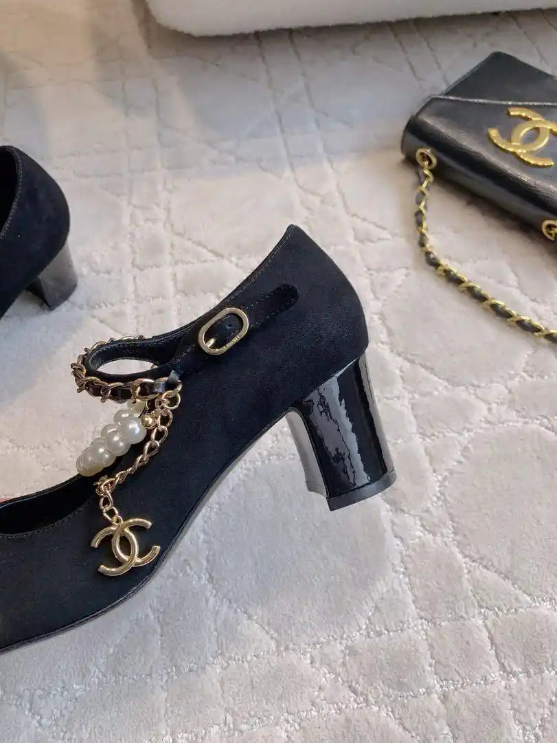 Chanel G46718 Mary Janes Lambskin Patent Calfskin Imitation Pearls & Metal C90311