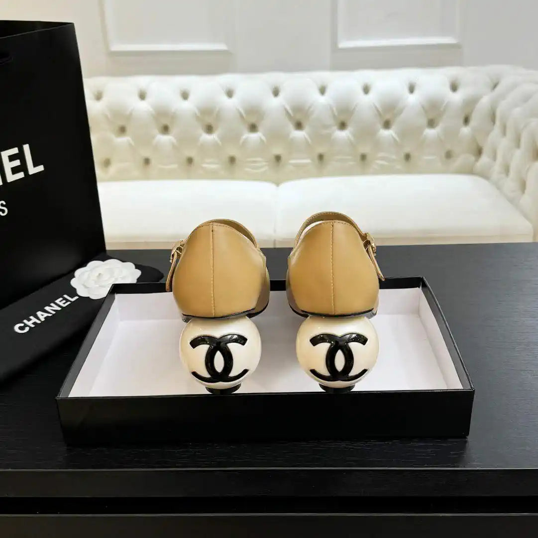 Chanel G46775 Lambskin Patent Calfskin & Imitation Pearls C90318