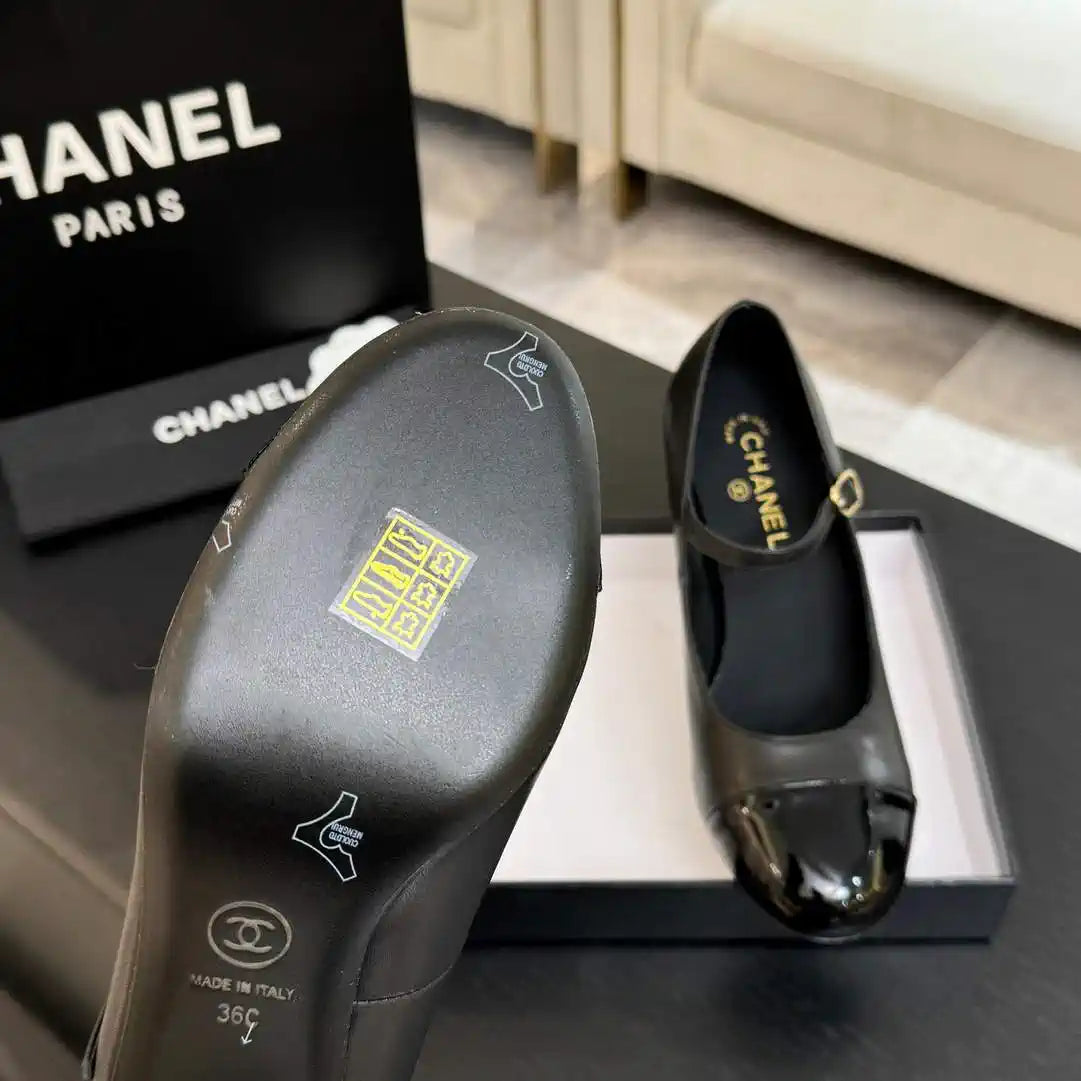 Chanel G46775 Lambskin Patent Calfskin & Imitation Pearls C90319