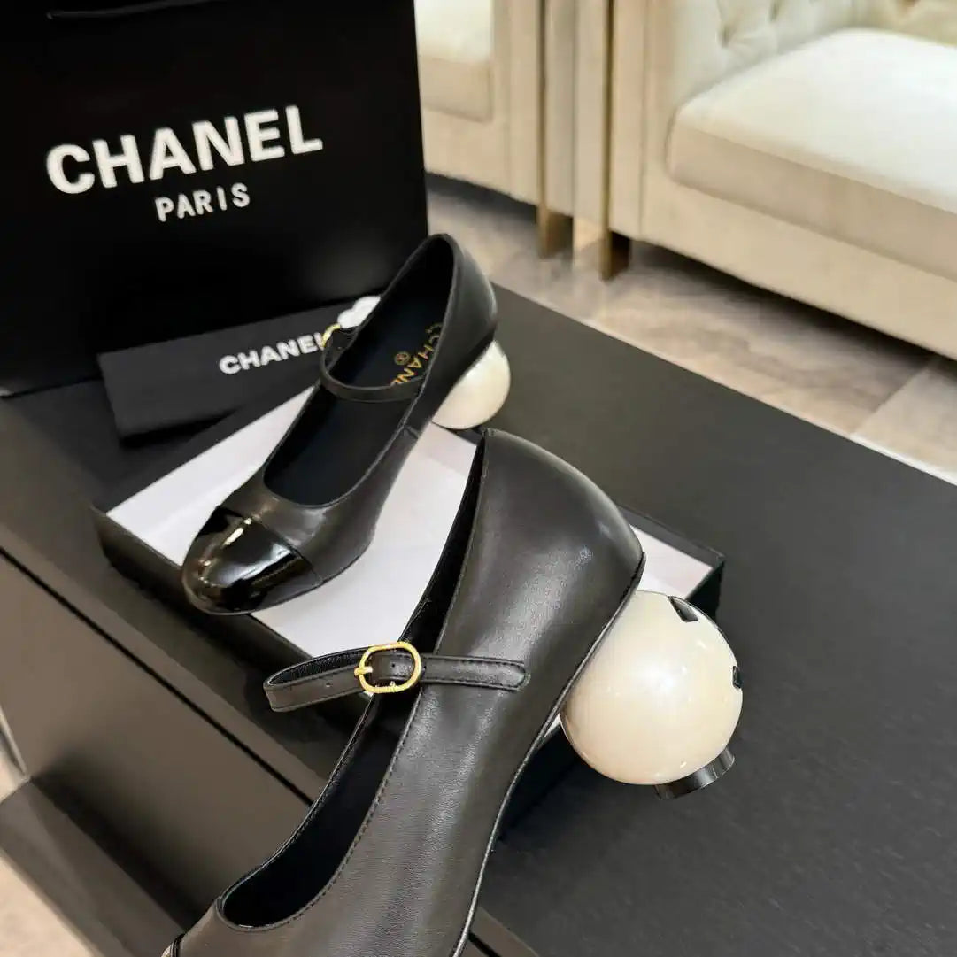 Chanel G46775 Lambskin Patent Calfskin & Imitation Pearls C90319