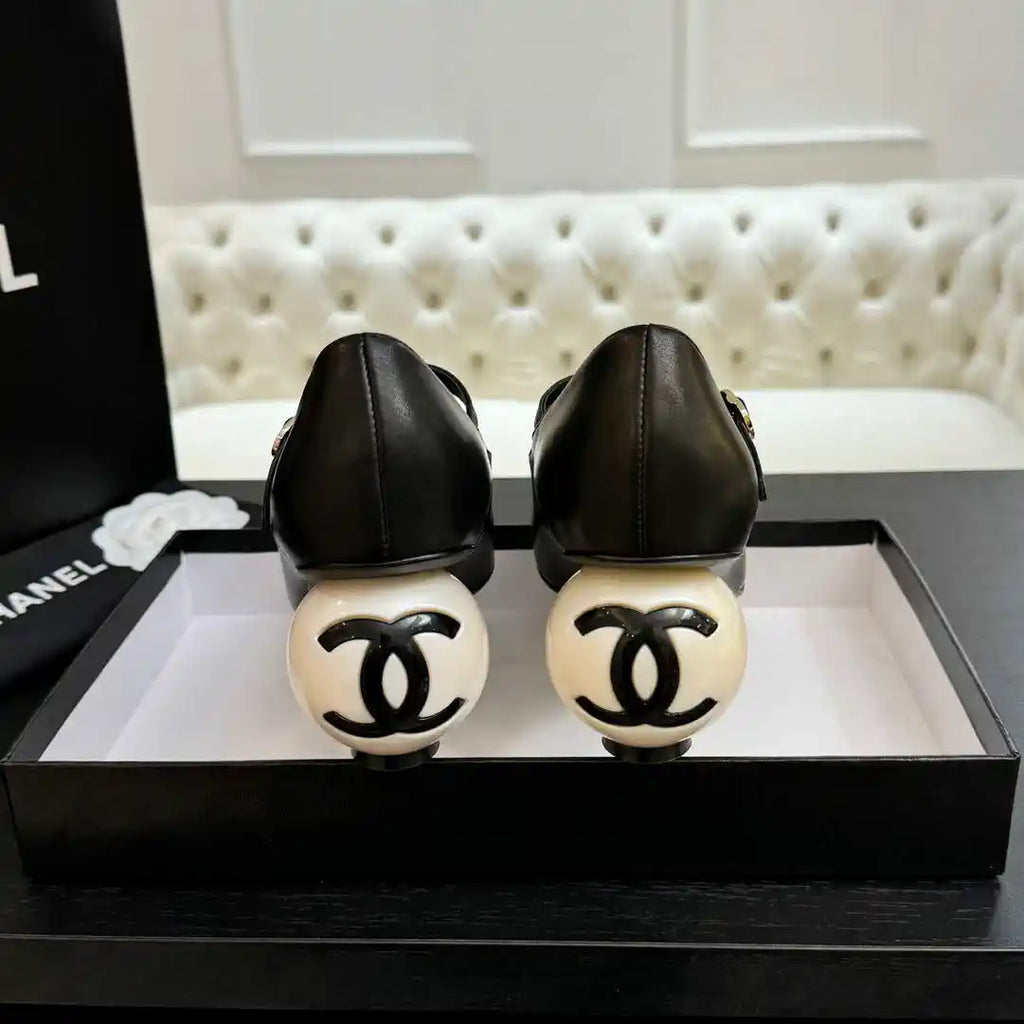 Chanel G46775 Lambskin Patent Calfskin & Imitation Pearls C90319
