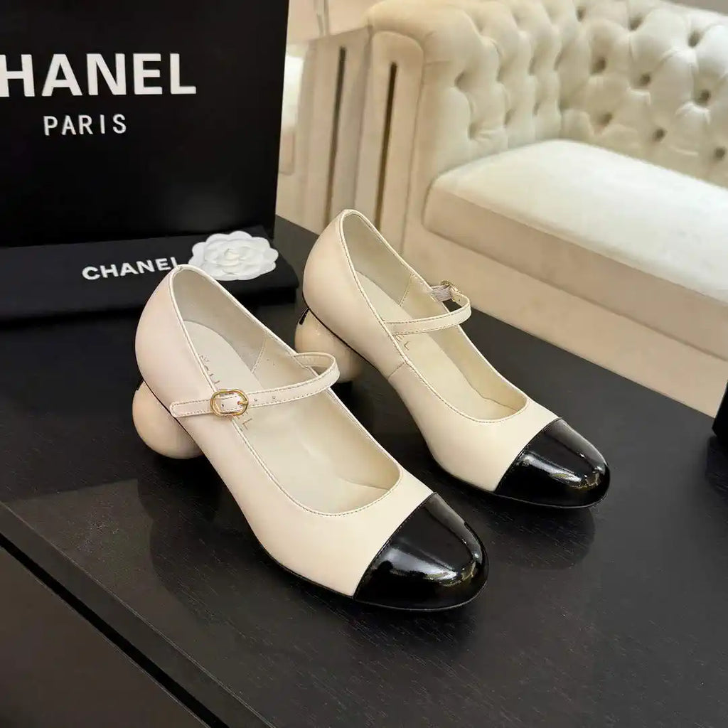 Chanel G46775 Lambskin Patent Calfskin & Imitation Pearls C90320