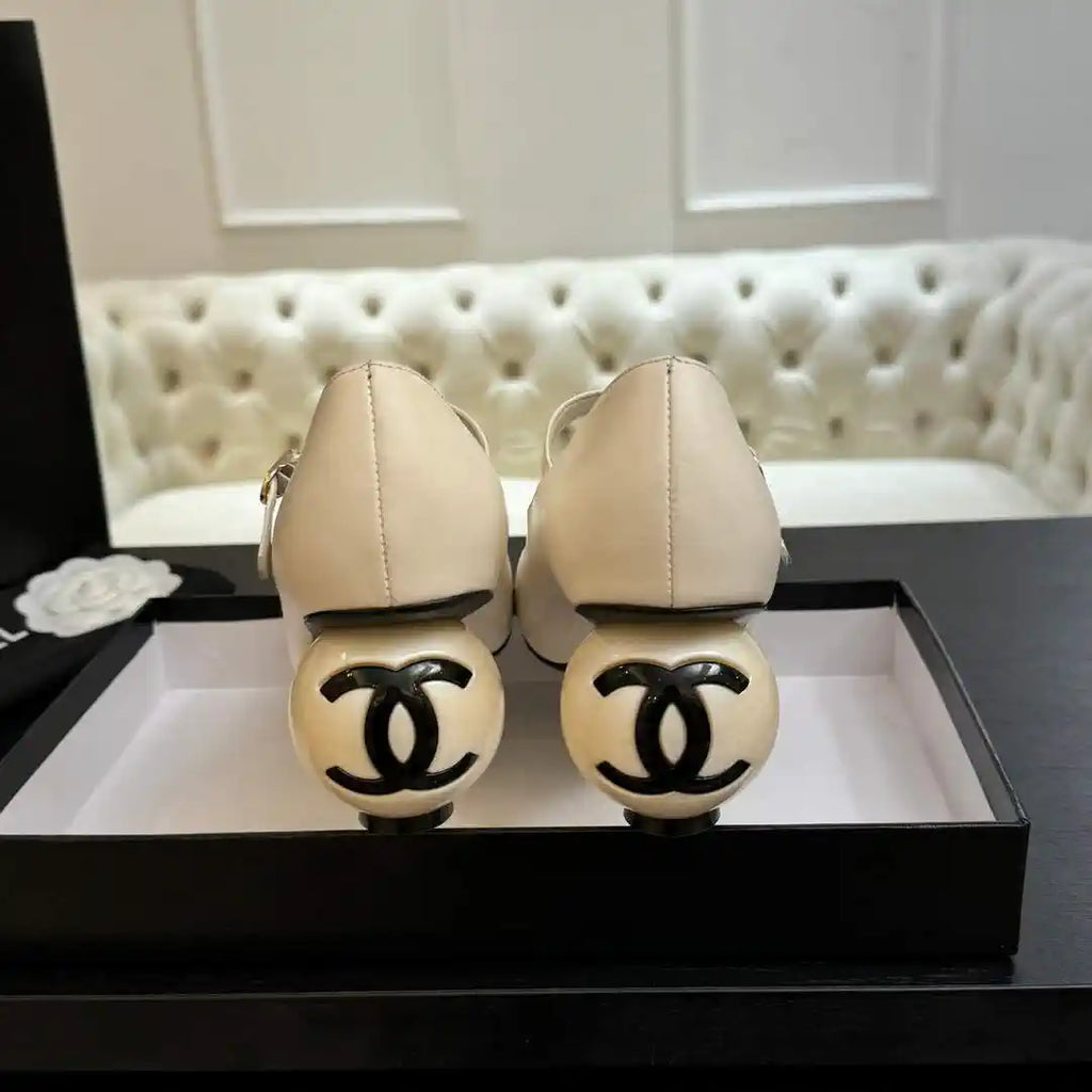 Chanel G46775 Lambskin Patent Calfskin & Imitation Pearls C90320