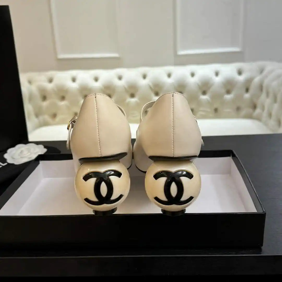 Chanel G46775 Lambskin Patent Calfskin & Imitation Pearls C90320