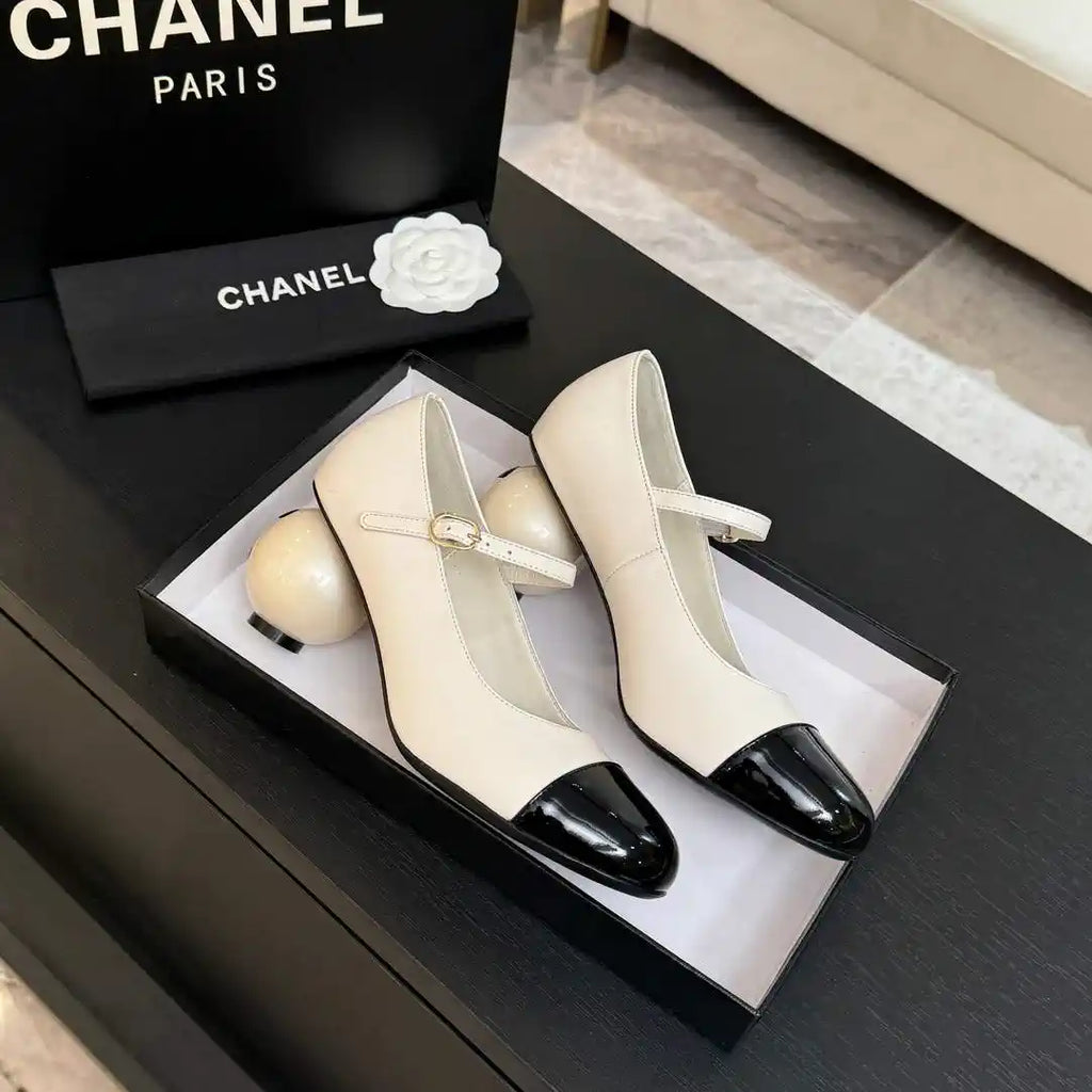 Chanel G46775 Lambskin Patent Calfskin & Imitation Pearls C90320
