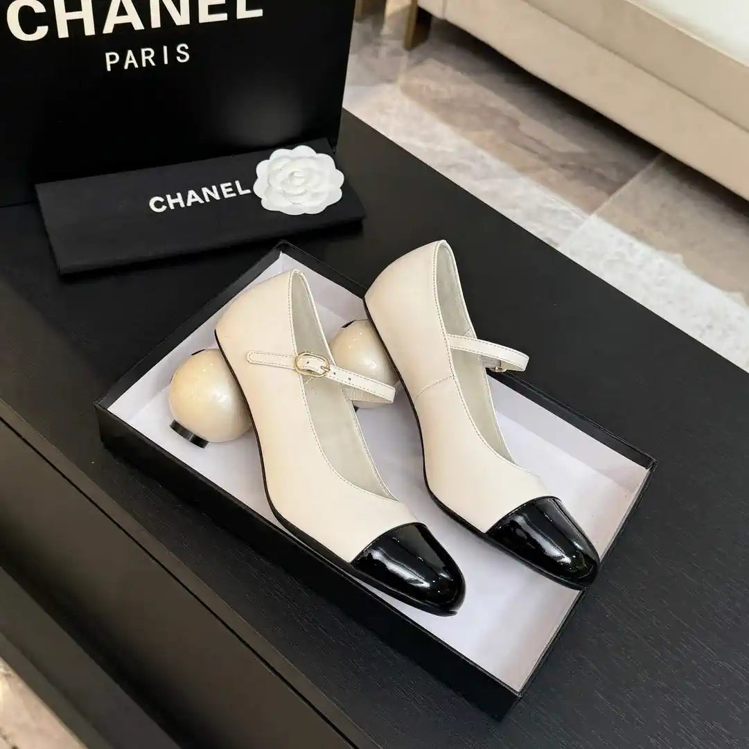 Chanel G46775 Lambskin Patent Calfskin & Imitation Pearls C90320